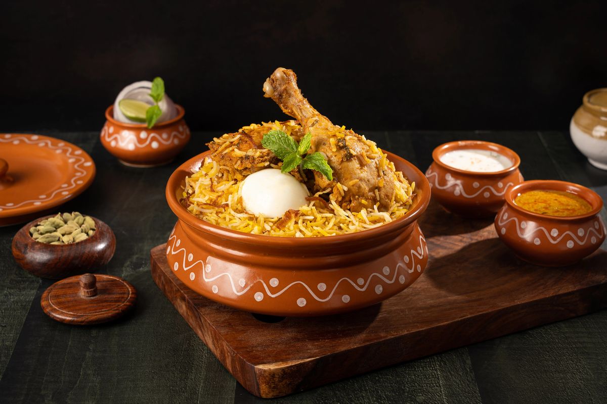 Clay biriyani pot